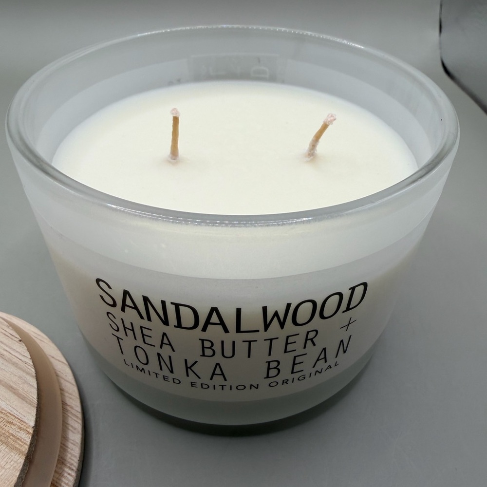 Sandalwood Shea Butter + Tonka Bean Candle - Picture 3 of 4